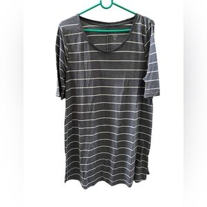SO, Tunic short sleeve pregnancy t-shirt grey w/white stripe, size Large